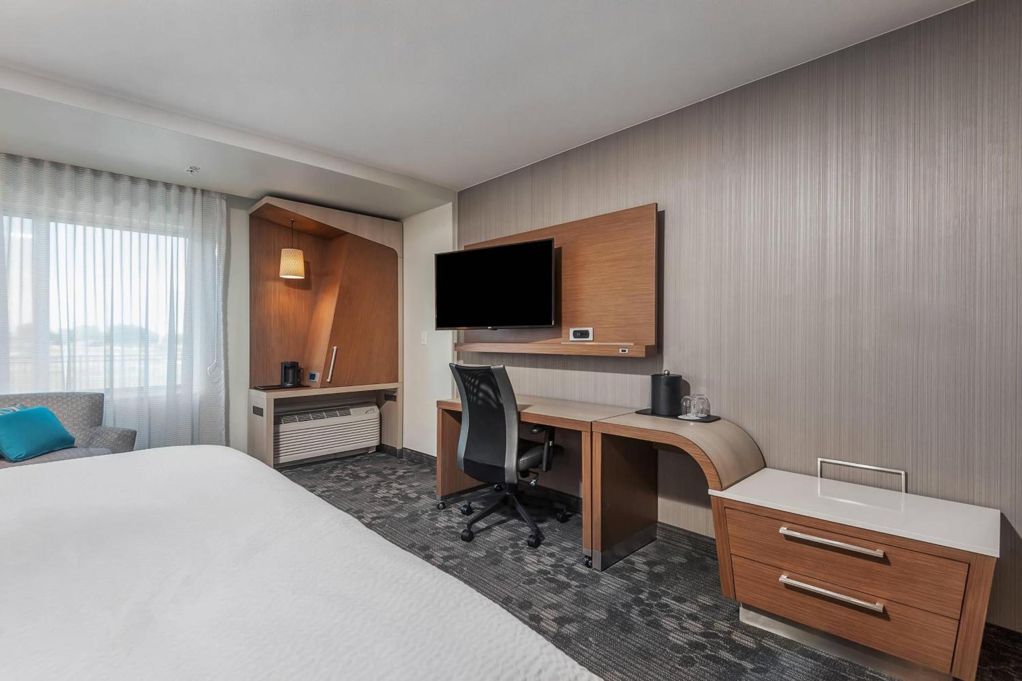 Courtyard By Marriott Ardmore Exterior photo